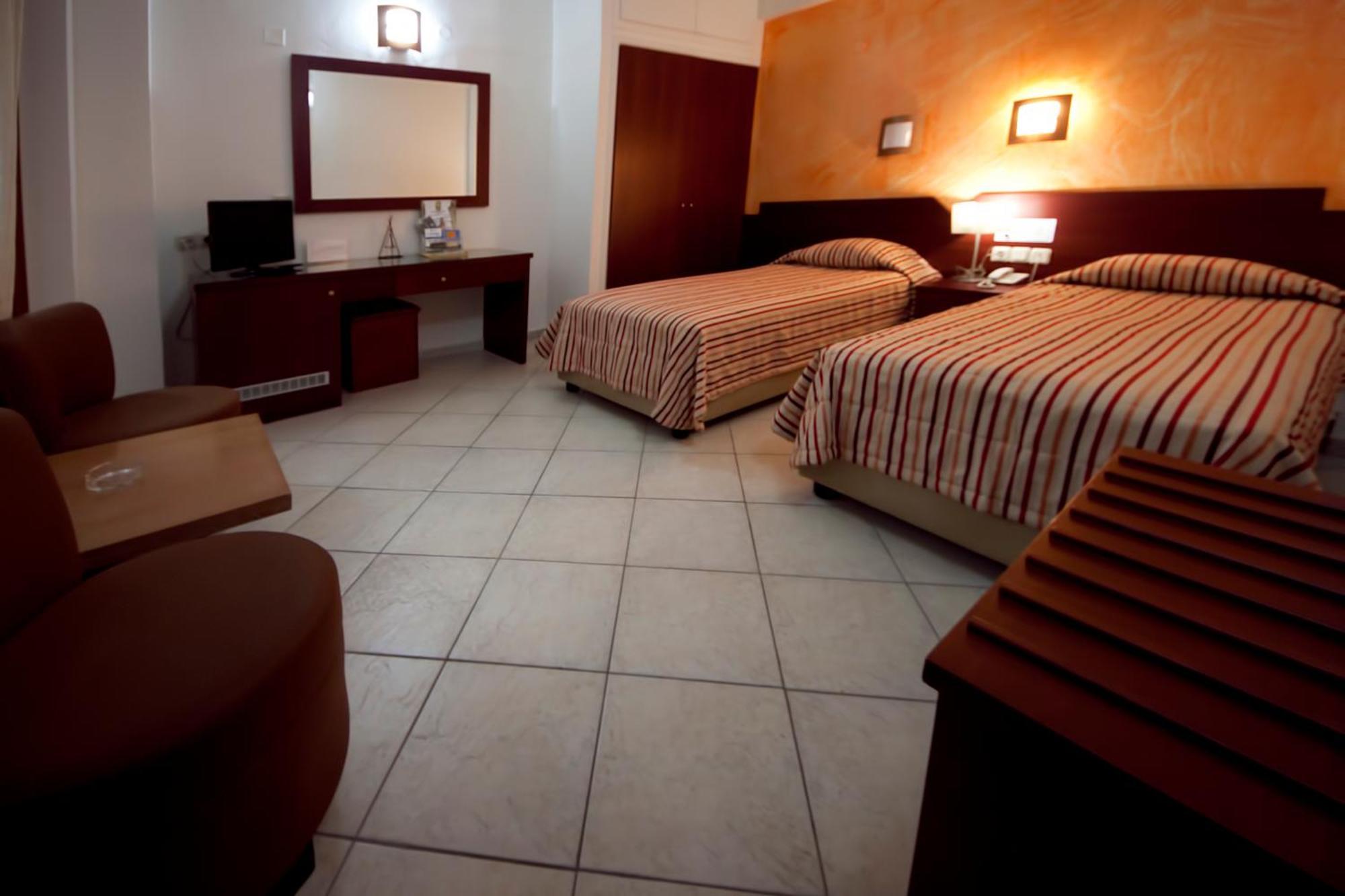 City Life Hotel Heraklion  Bagian luar foto